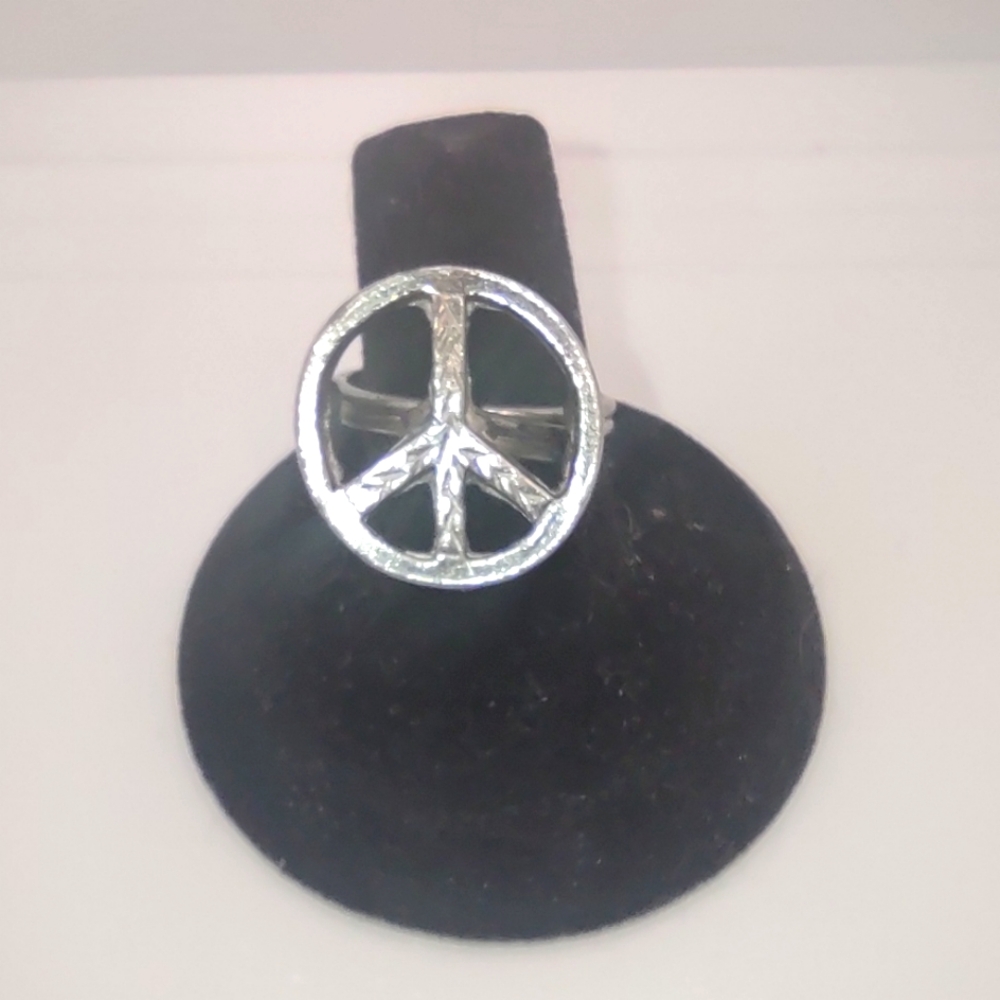 Size 8 Silver Peace Sign Ring